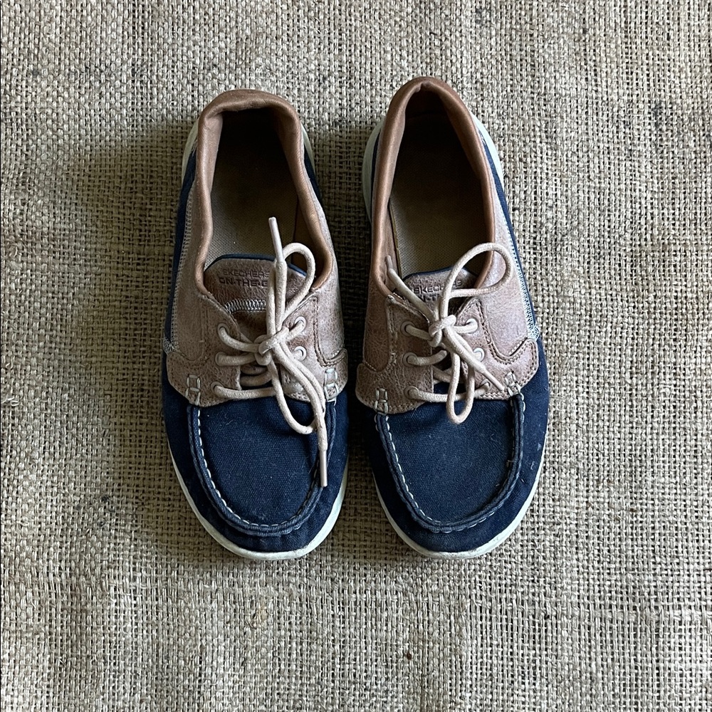 Skechers Women’s Canvas Two-Tone Navy and Tan Boat Shoes size 8
